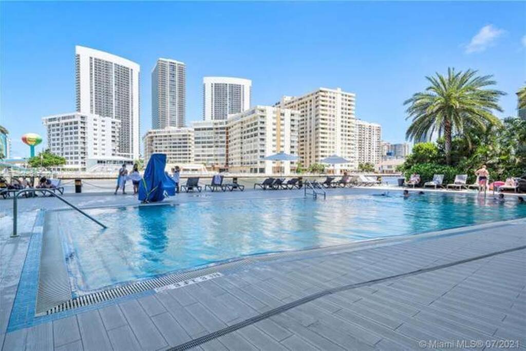 Luxury Condo Steps From Beach Hallandale Beach Eksteriør bilde