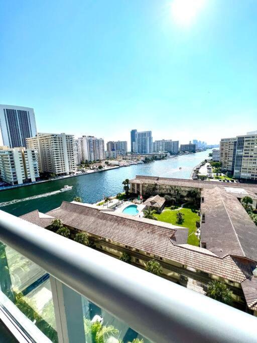 Luxury Condo Steps From Beach Hallandale Beach Eksteriør bilde